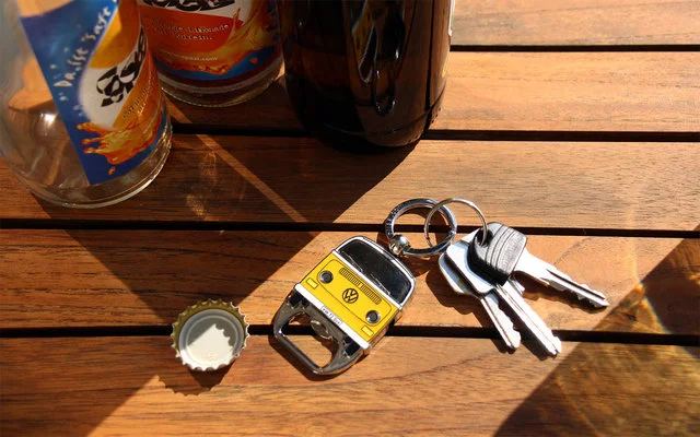 VW Collection T2 Bulli Schlüsselanhänger Mit Flaschenöffner Grün