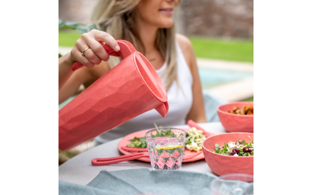 Koziol Club Pitcher Superglas Kanne Mit Deckel 1,5 Liter Nature Coral – Bild 3