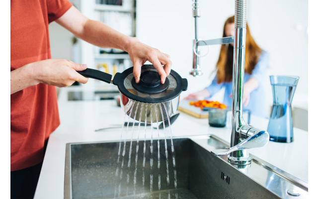 Fiskars Functional Form Stieltopf 1,5 Liter – Bild 2