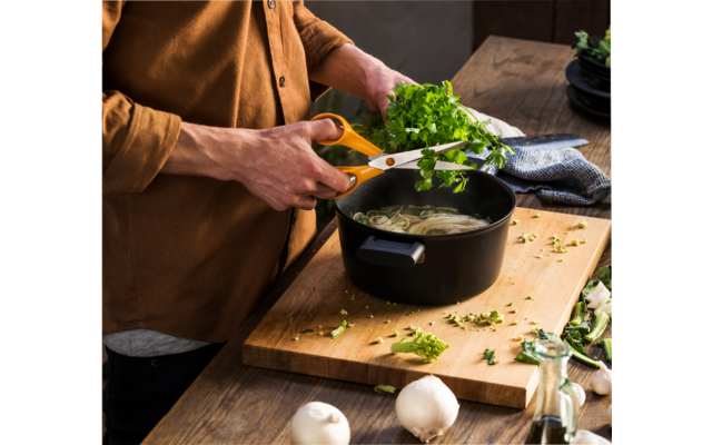 Fiskars Classic Universalschere 21 Cm – Bild 4